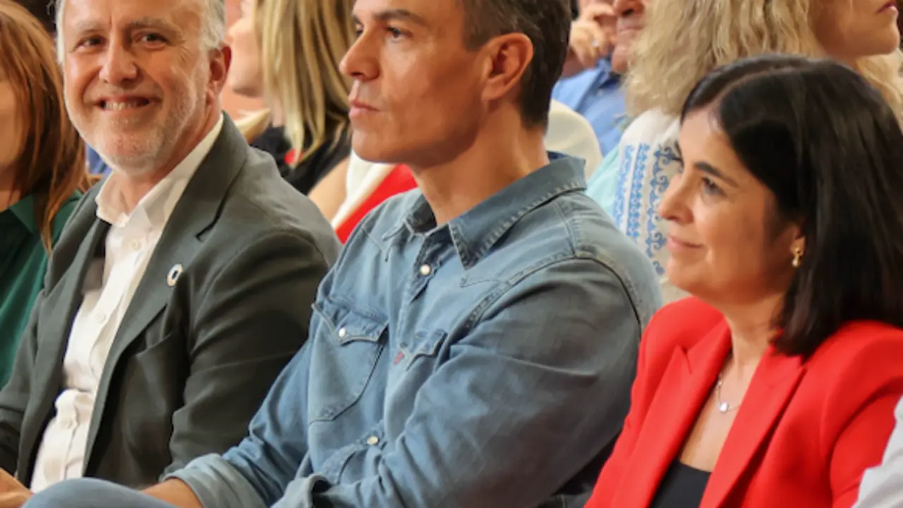 Pedro S&aacute;nchez junto a la exministra Carolina Darias. / E.P.