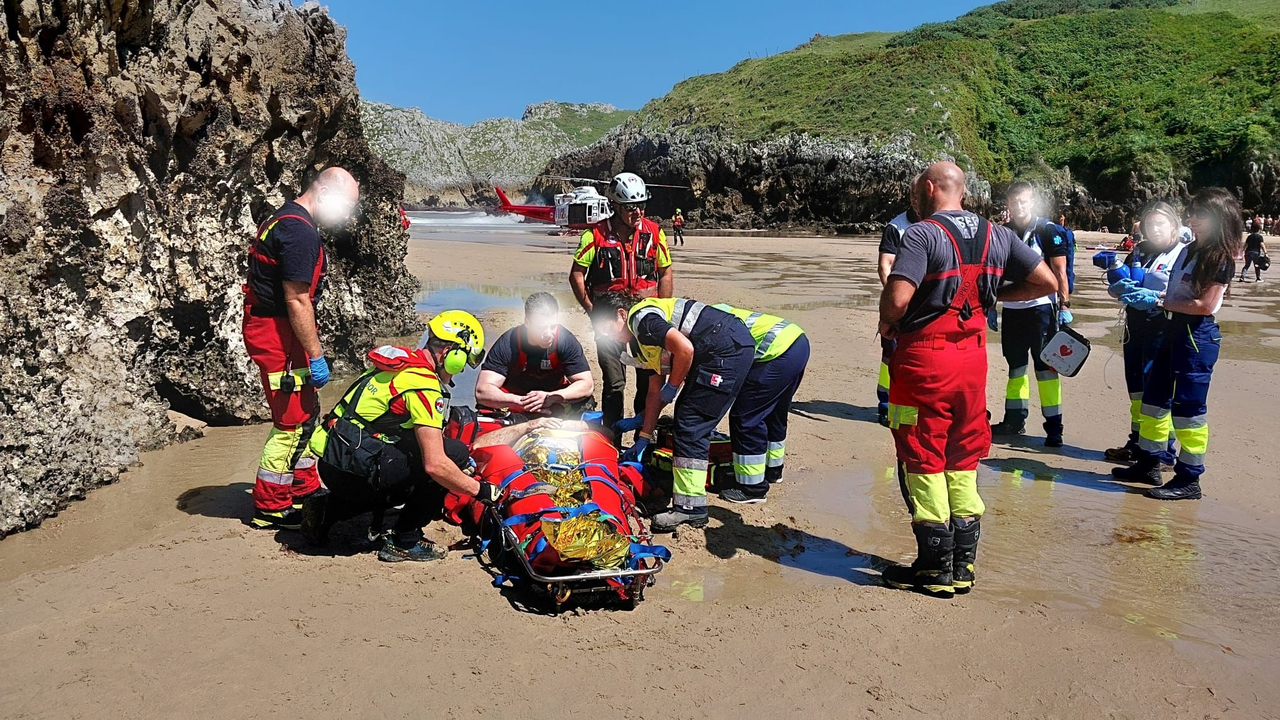 Los servicios de emergencias en el lugar del incidente. / A.E.