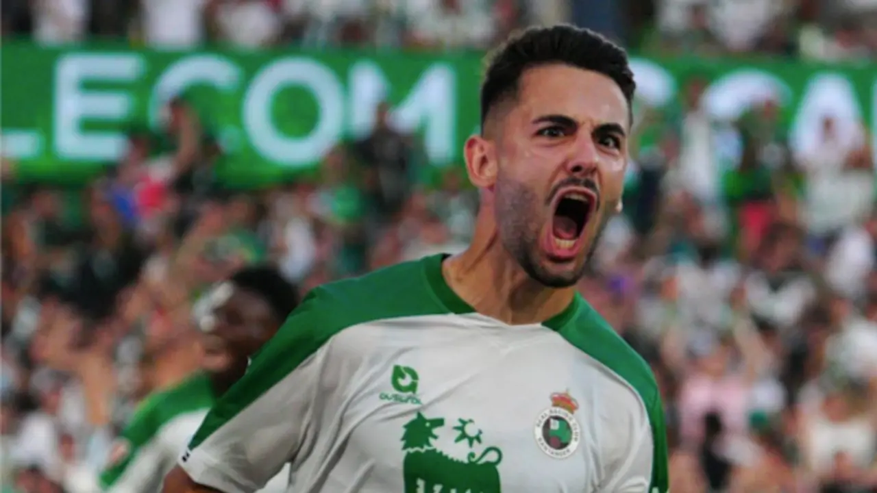 Andr&eacute;s Mart&iacute;n Garc&iacute;a es un futbolista espa&ntilde;ol que juega como delantero en el Real Racing Club de Santander.