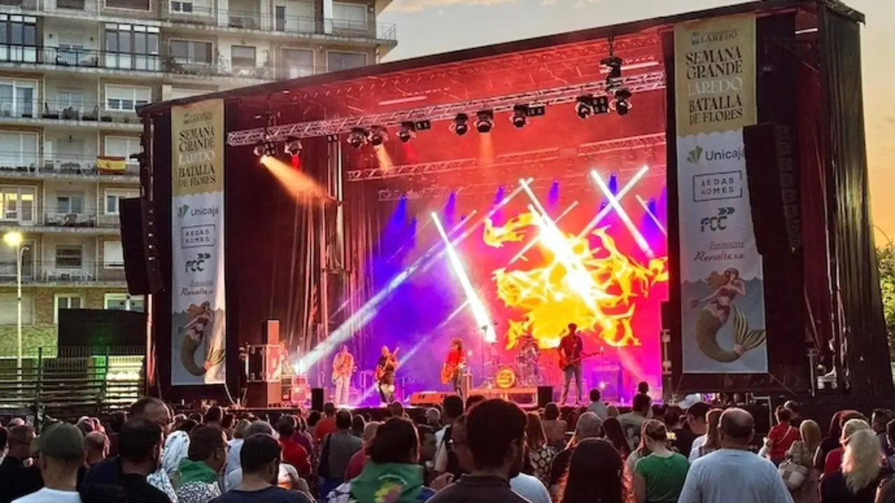 La Semana Grande de Laredo vibr&oacute; en la Alameda Miramar con actuaciones de bandas locales y el esperado tributo de The Bon Scott Band a AC/DC, llenando de energ&iacute;a y m&uacute;sica la noche del martes.