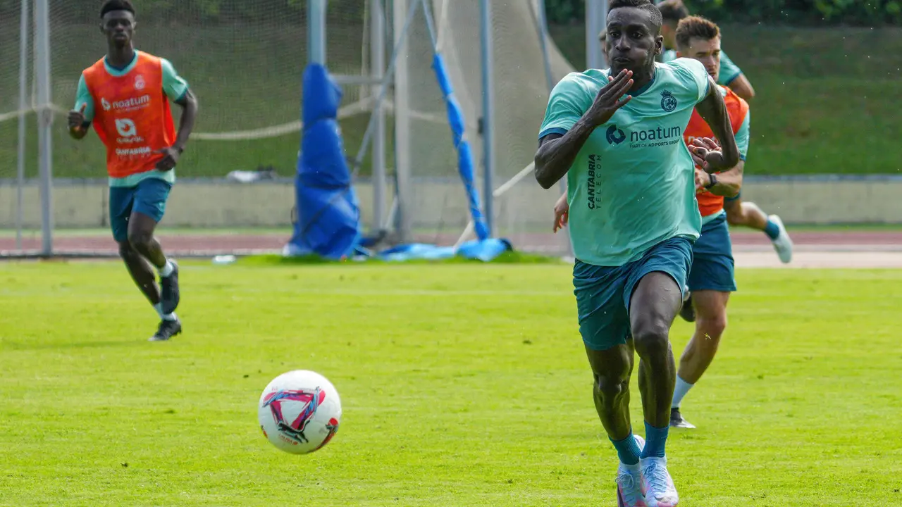 Varios jugadores del Racing durante el entrenamiento.