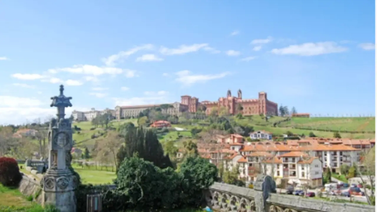 Comillas es un gran atractivo tur&iacute;stico para los visitantes y locales. / A.S.