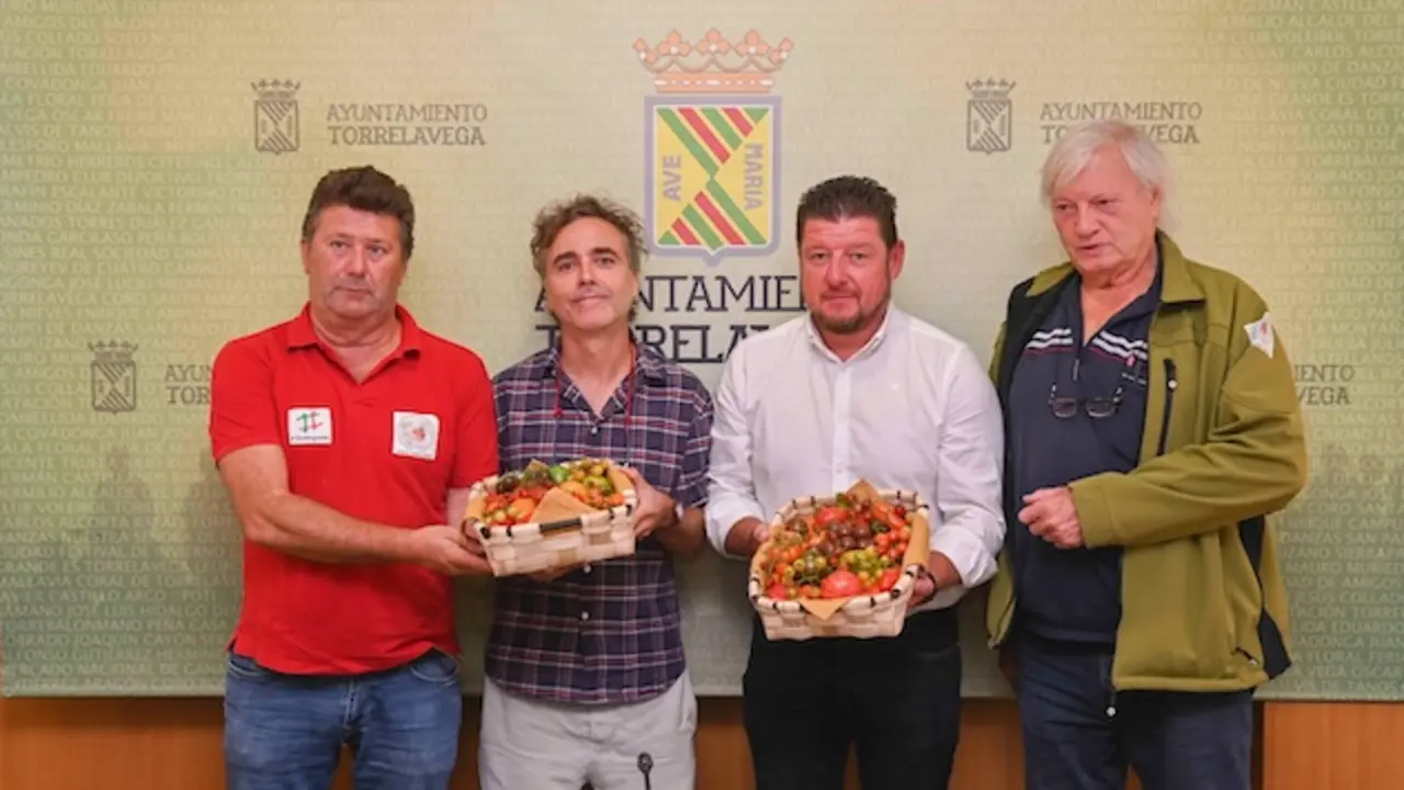 El concejal del PRC, Jes&uacute;s S&aacute;nchez durante la presentaci&oacute;n de la feria del Tomate. / A.E.