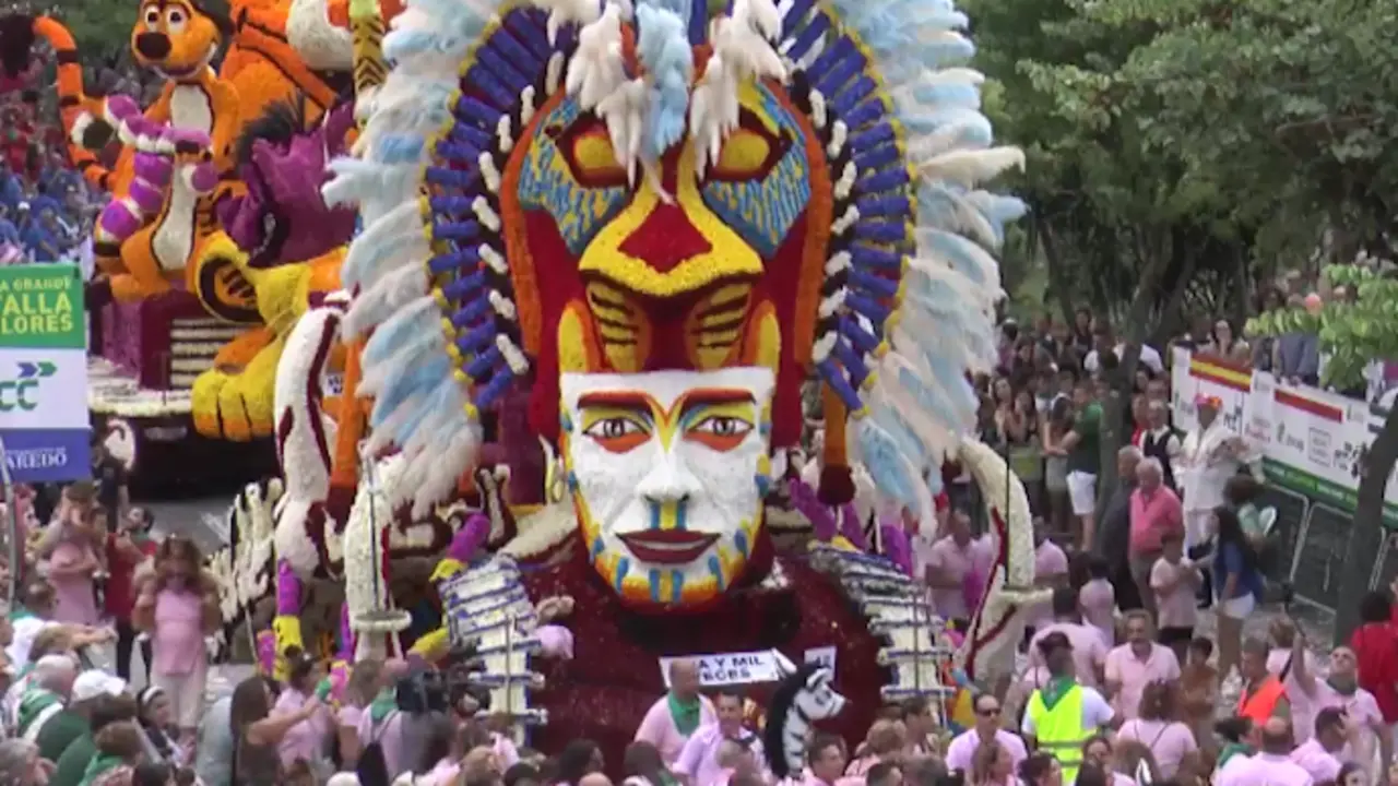 La carroza 'Una y Mil Veces', ganadora de una edici&oacute;n pasada de la Batalla de las Flores. / A.E.