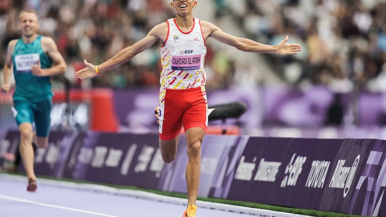 Yassine Ouhdadi consigue el oro en los 5000 T13 en los Juegos Paral&iacute;mpicos de Par&iacute;s. / GORKA LEIZA