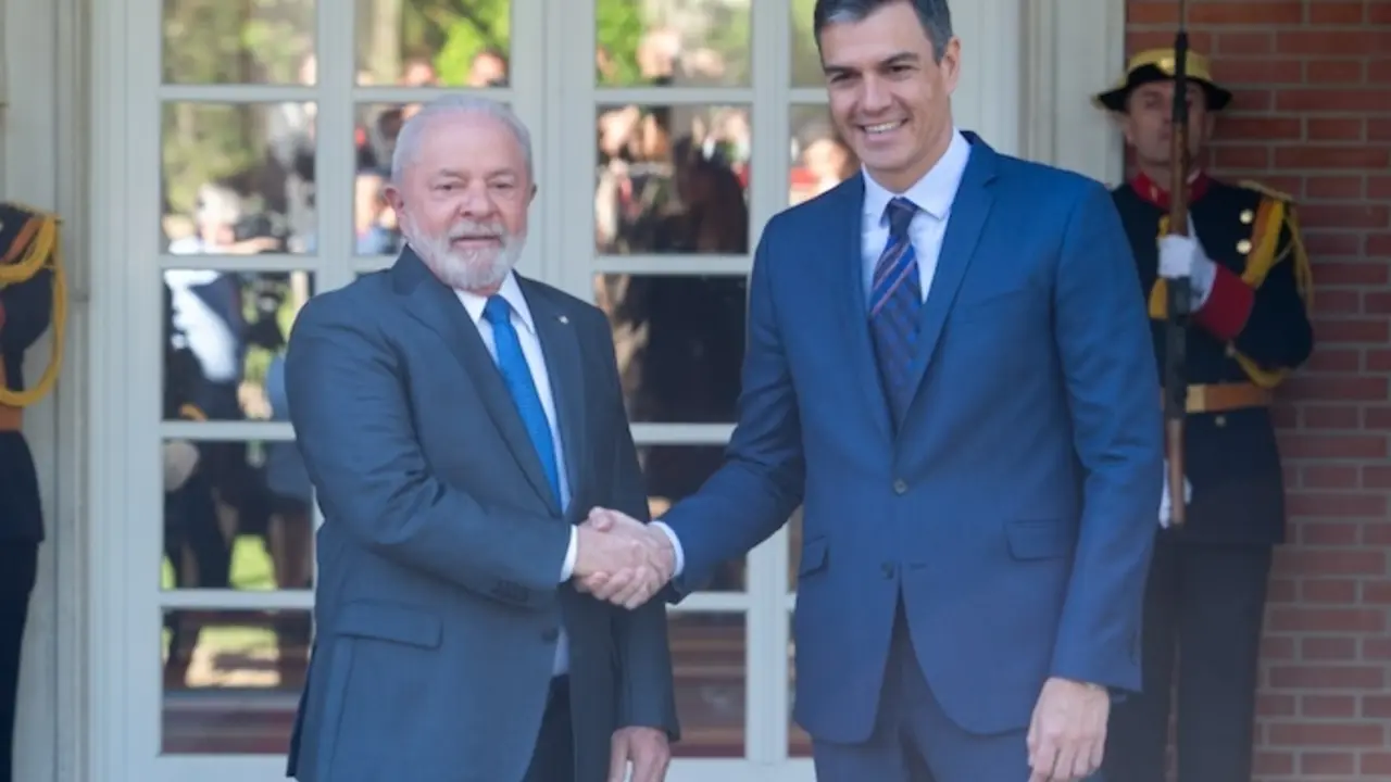 El presidente del Gobierno espa&ntilde;ol, Pedro S&aacute;nchez (d), se re&uacute;ne con el presidente brasile&ntilde;o, Lula da Silva, en el Palacio de La Moncloa en Madrid, Espa&ntilde;a, el 26 de abril de 2023.
Fecha: 26/04/2023.

Foto de ARCHIVO

Firma: Europa Press / Contacto / Gustavo Valiente - S&oacute;lo para uso en Espa&ntilde;a