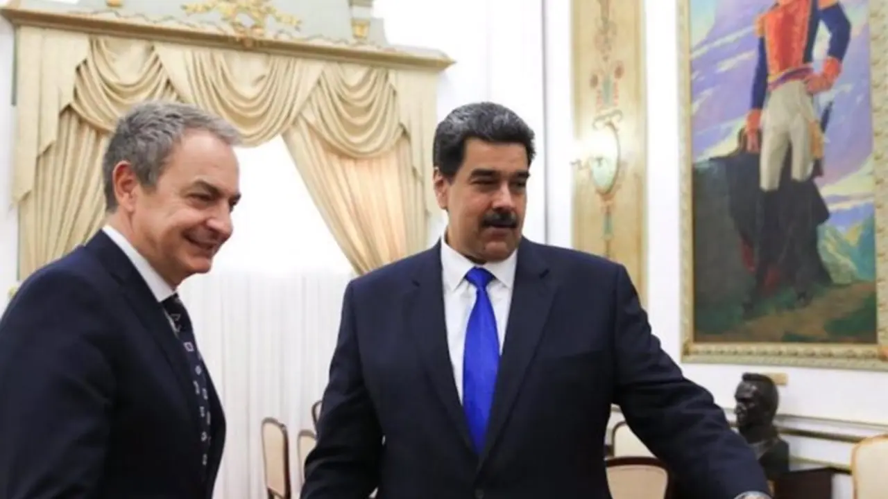 El expresidente espa&ntilde;ol, Jos&eacute; Luis Rodr&iacute;guez Zapatero, junto a Nicol&aacute;s Maduro. / EP / Archivo