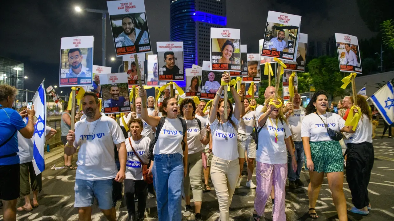 Familiares de los rehenes de Ham&aacute;s exigiendo su liberaci&oacute;n. / EP