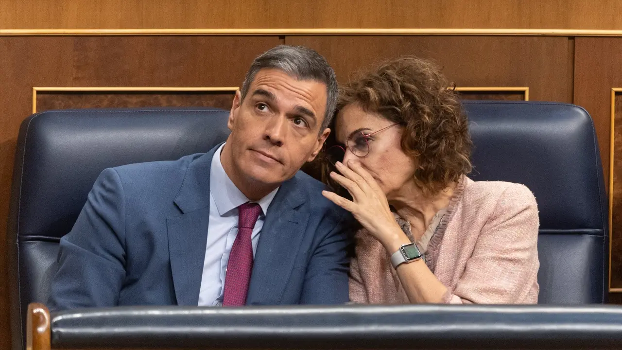 EuropaPress_6043275_presidente_gobierno_pedro_sanchez_vicepresidenta_primera_ministra_hacienda