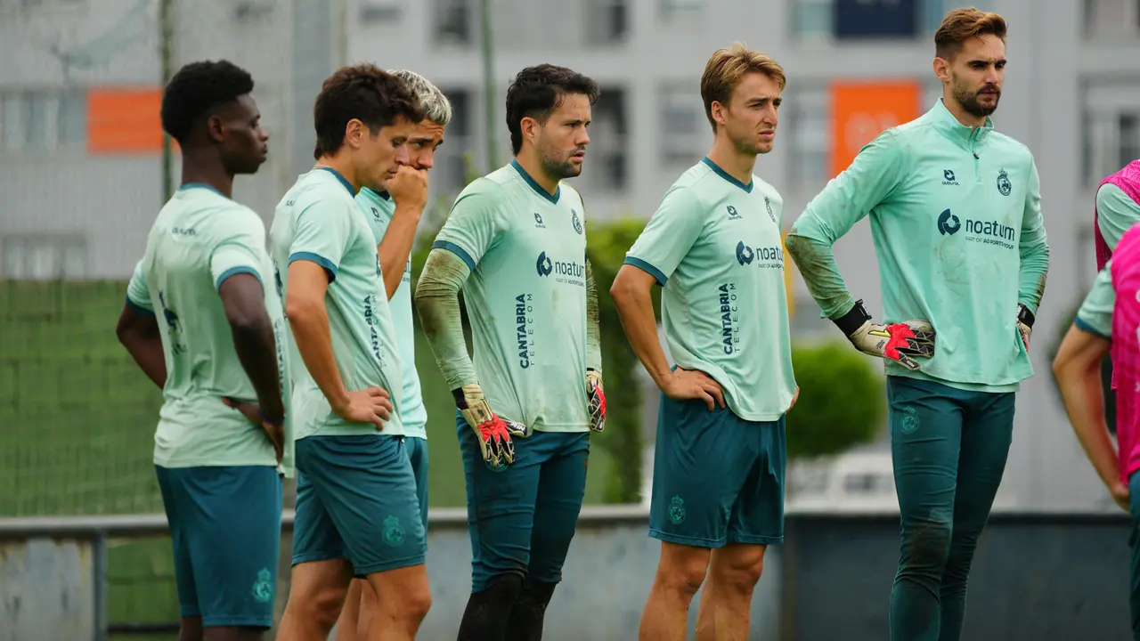 Los jugadores del Racing durante el entrenamiento. / RRC