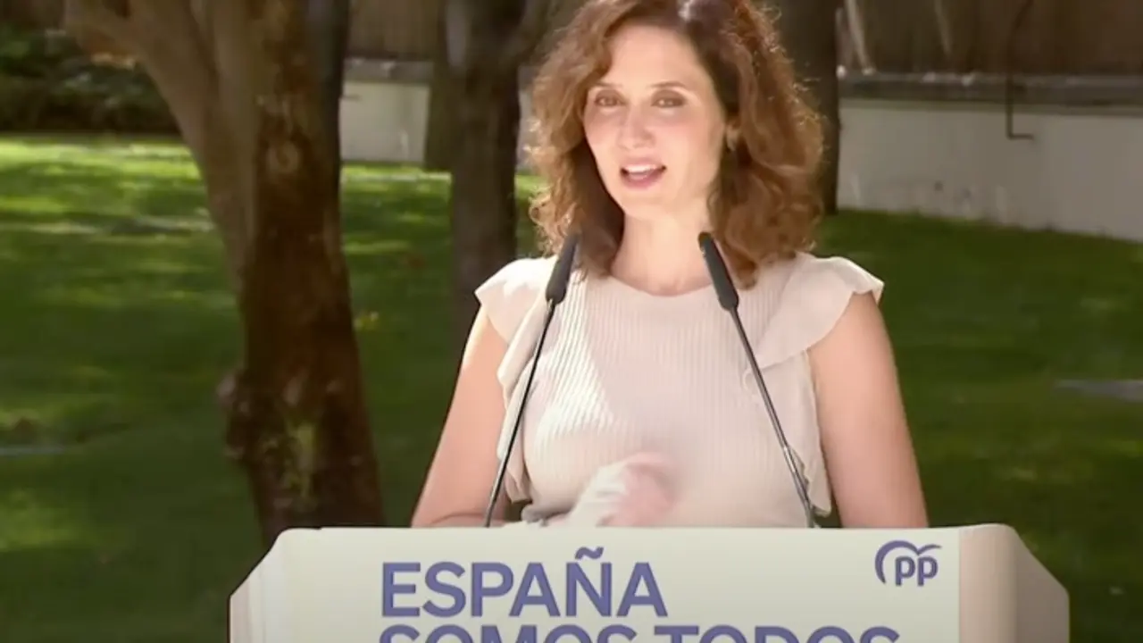 La presidenta de la Comunidad de Madrid, Isabel D&iacute;az Ayuso, hace unas declaraciones tras mantener el l&iacute;der popular, Alberto Nu&ntilde;ez Feij&oacute;o, una reuni&oacute;n con los presidentes auton&oacute;micos.