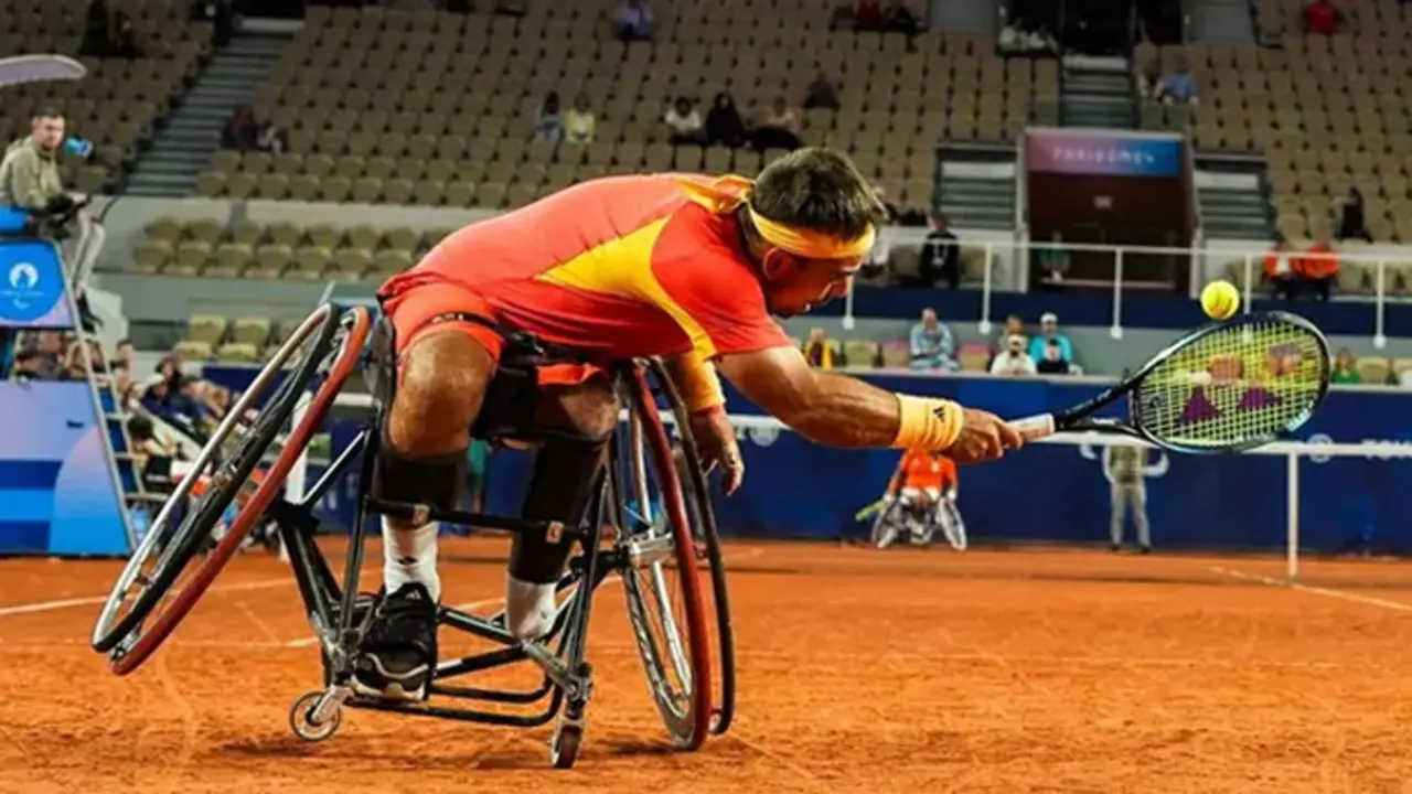 Mart&iacute;n de la Puente durante el partido contra el argentino Gustavo Fern&aacute;ndez. / CPE