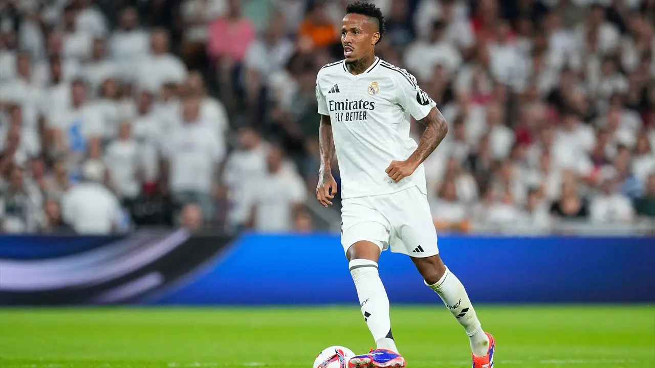 El brasile&ntilde;o, &Eacute;der Militao, durante un partido con el Real Madrid. / Oscar J. Barroso