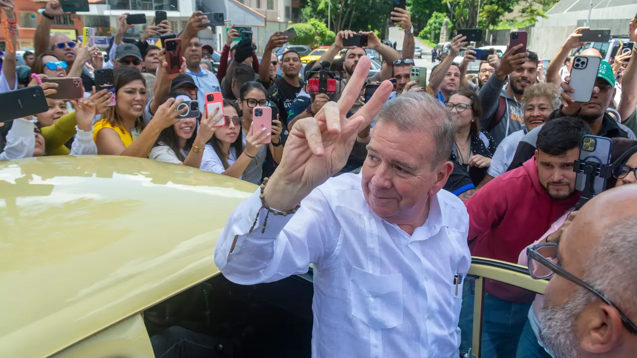 El candidato opositor Edmundo Gonz&aacute;lez Urrutia llegando a su centro de votaci&oacute;n...D&iacute;a de elecciones presidenciales en Venezuela, donde el actual presidente Nicol&aacute;s Maduro y el candidato opositor Edmundo Gonz&aacute;lez Urrutia


Firma: Europa Press / Contacto / Jimmy Villalta