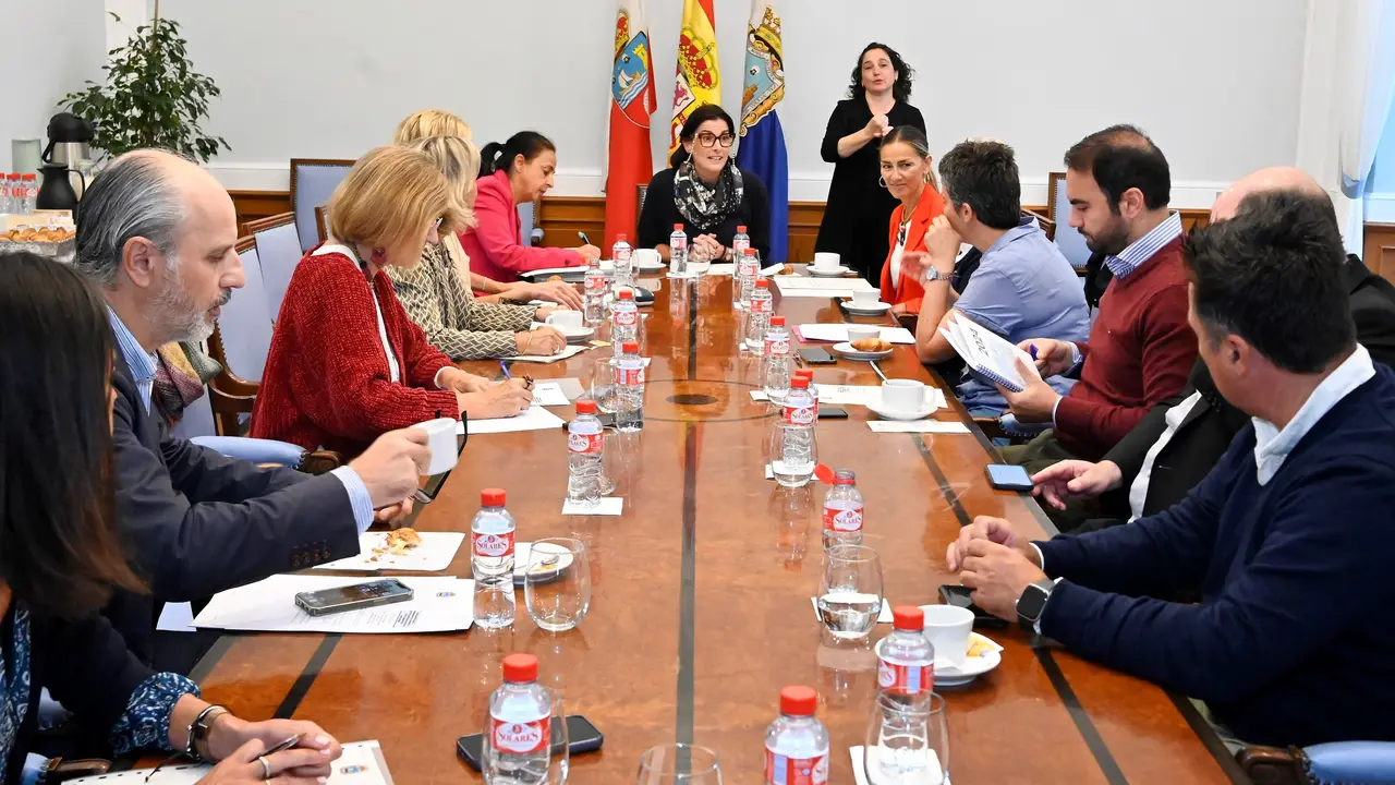Reuni&oacute;n en el Patronato de Servicios Sociales. / Alerta