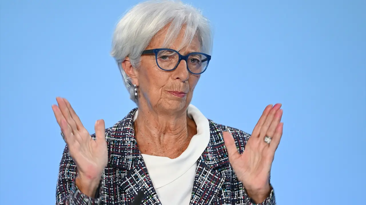 La presidenta del Banco Central Europeo (BCE), Christine Lagarde, asiste a una rueda de prensa en la sede del BCE. / Arne Dedert