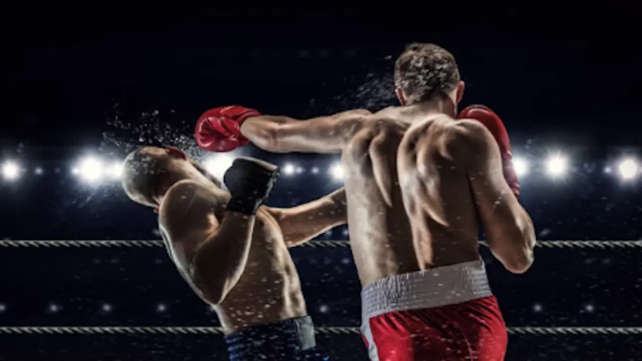 Dos boxeadores peleando en el ring. / A.S.