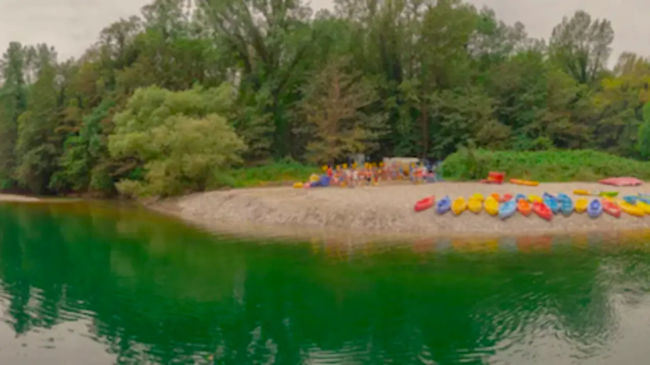 El R&iacute;o Deva, con sus aguas serenas y sus r&aacute;pidos emocionantes, ofrece una experiencia excursi&oacute;n en kayak. / A.S.P