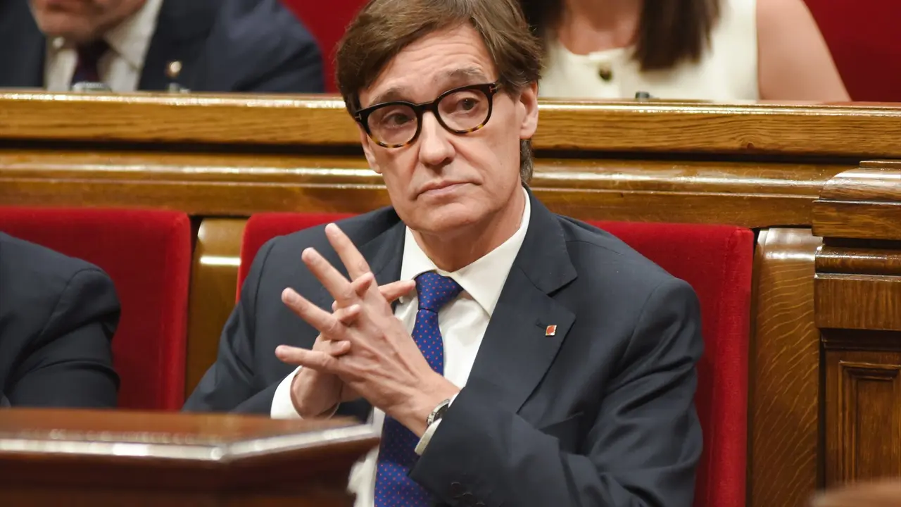 El president de la Generalitat, Salvador Illa, durante un primer pleno. / Alberto Paredes