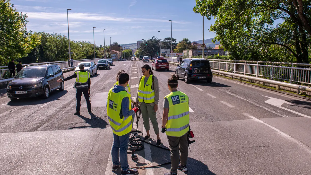 Estudio del tr&aacute;fico en la Avenida de Oviedo-Julio Hauzeur de Torrelavega. / Alerta