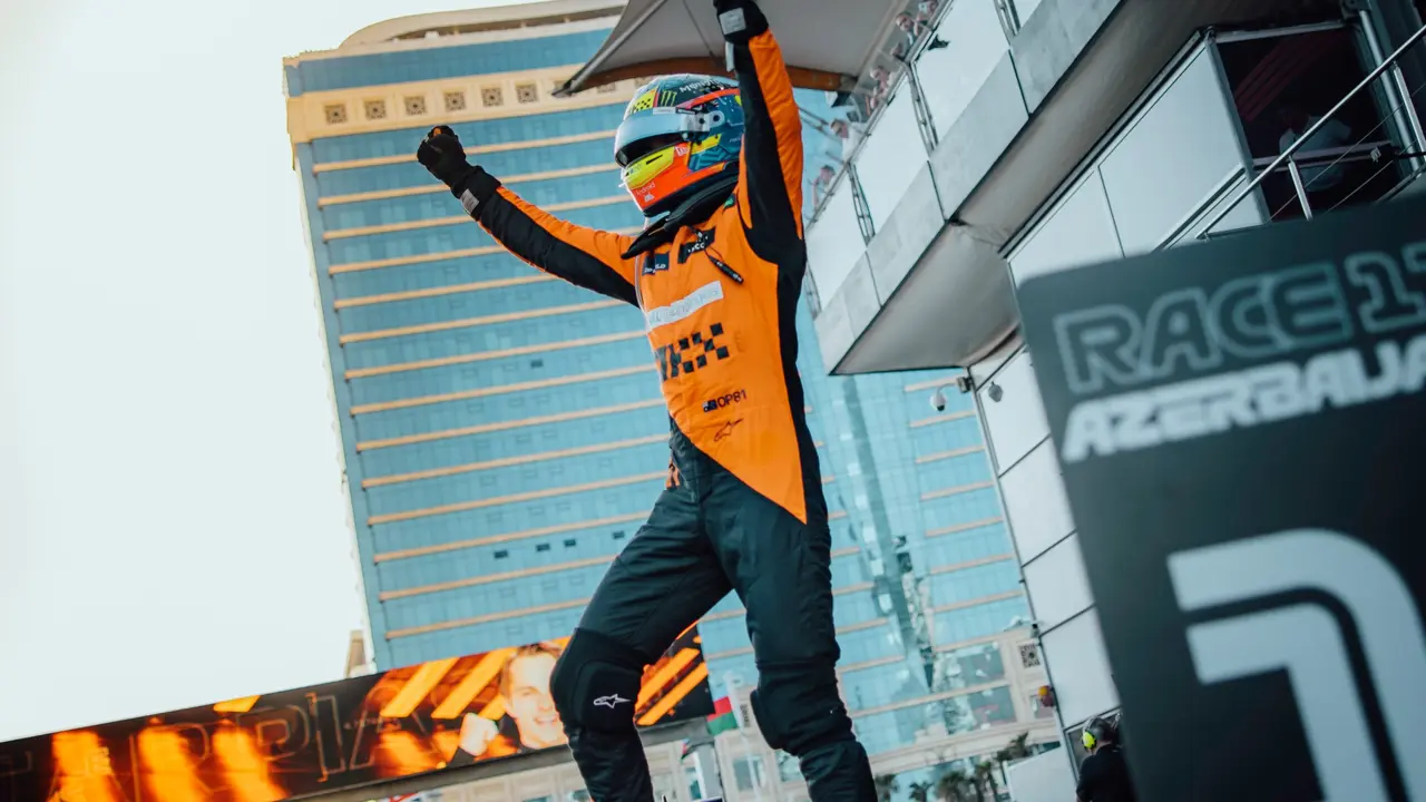 Piastri celebra la victoria en Azerbaiy&aacute;n. / F1