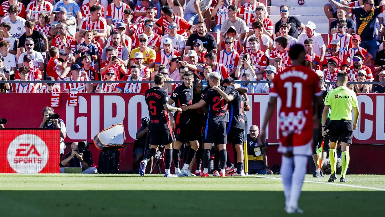 Los jugadores del Barcelona celebran el gol de Lamine Yamal. / EP