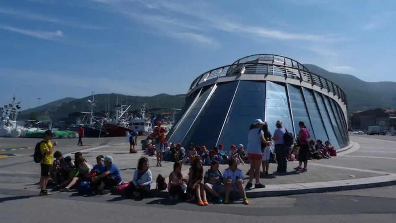 Mirador en forma de barco en Santo&ntilde;a. / A.E