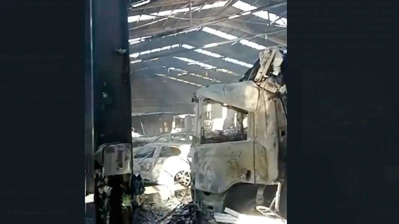 Captura de pantalla de los v&iacute;deos que circulan por las redes sociales donde se muestra la devastaci&oacute;n del incendio.