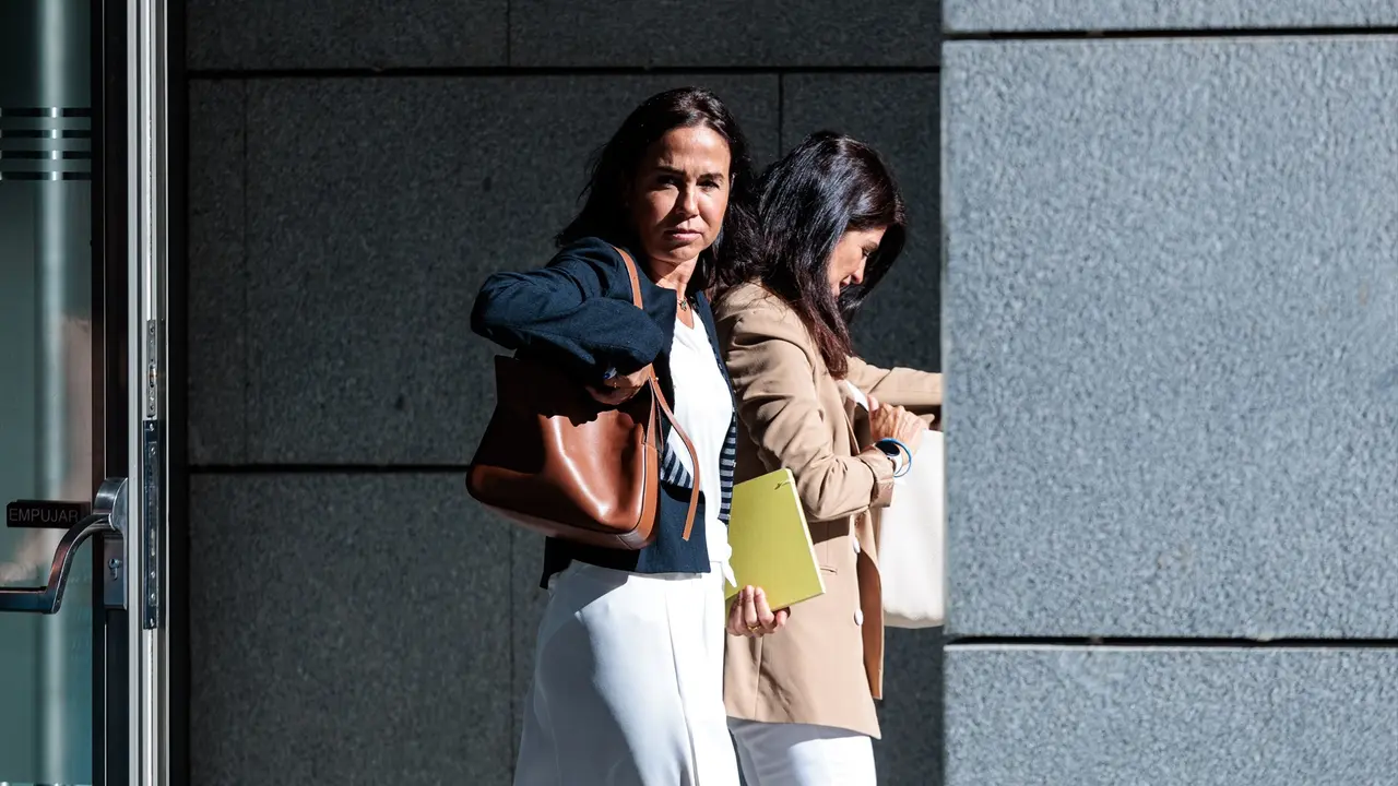 La expresidenta de Adif Isabel Pardo de Vera sale tras declarar como testigo en el &lsquo;caso Koldo&rsquo;, en la Audiencia Nacional. / Carlos Luj&aacute;n
