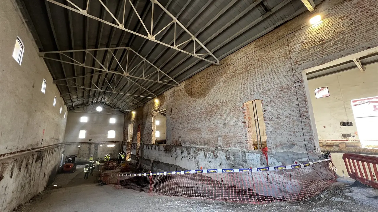 Obras de la primera fase de rehabilitaci&oacute;n de La Lechera para habilitar la sede de la Colecci&oacute;n Norte. / Archivo