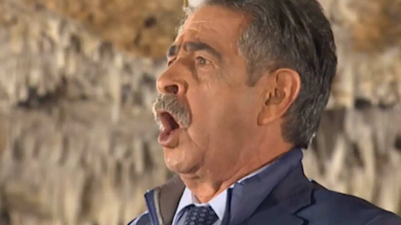 Revilla cantando &laquo;Viento del Norte&raquo;. / YT