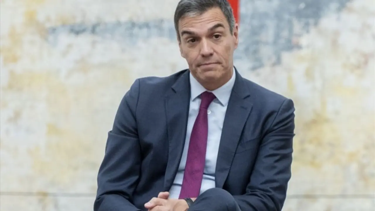 Pedro S&aacute;nchez durante su encuentro con representantes de asociaciones, pacientes, familiares y cuidadores de personas con ELA. / Alberto Ortega