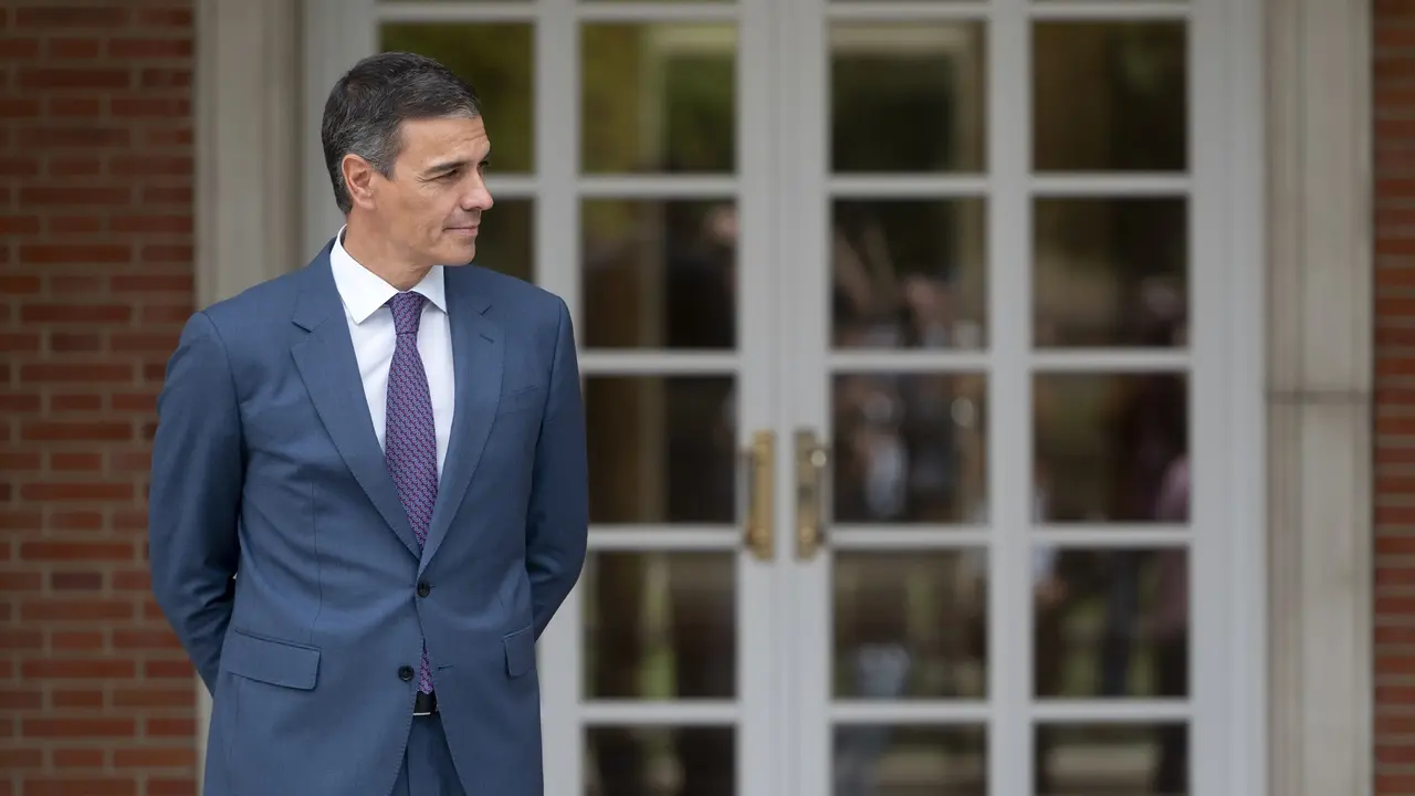 El presidente del Gobierno, Pedro S&aacute;nchez, antes de una reuni&oacute;n con el presidente de Andaluc&iacute;a, Juan Manuel Moreno Bonilla. / Alberto Ortega