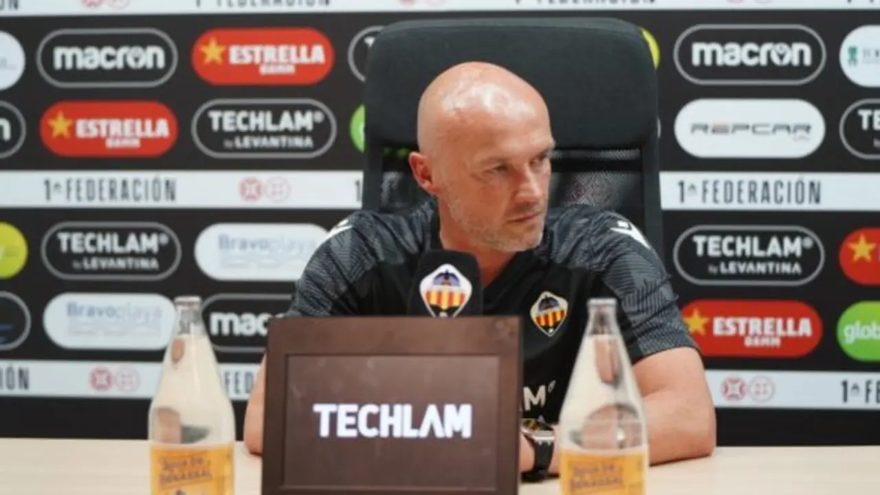 El entrenador del Castell&oacute;n, Dick Schreuder.