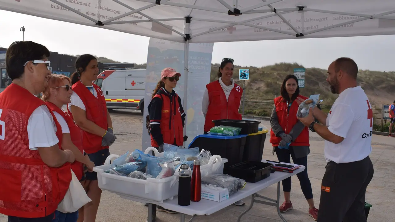 Cruz Roja Cantabria organiza una jornada de voluntariado ambiental. / A.E.