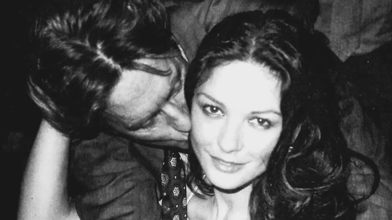 Catherine Zeta-Jones felicita a su marido. / IG