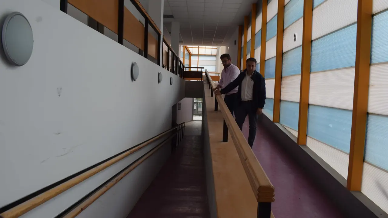 Visita del alcalde de Pi&eacute;lagos a la ludoteca. / Alerta