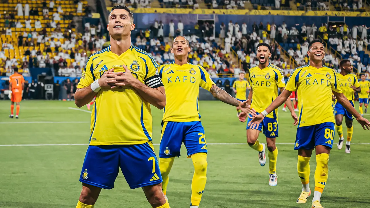 Ronaldo celebra su gol en el partido entre al-nassr - al-wahda. / @AlNassrFC
