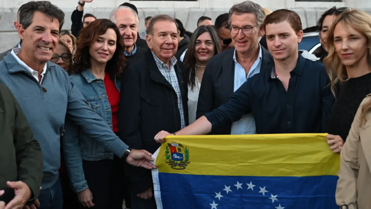 Edmundo Gonz&aacute;lez junto a Feij&oacute;o y otros l&iacute;deres del PP durante la manifestaci&oacute;n en Madrid. / X