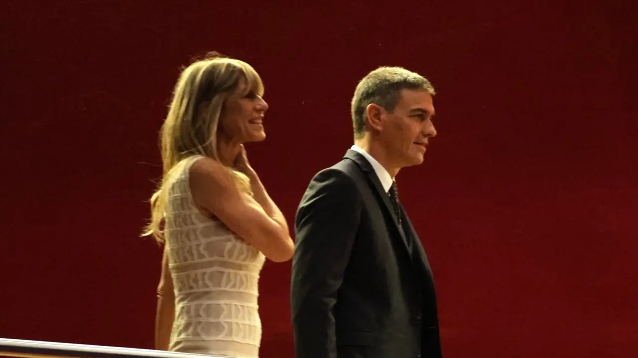El presidente del Gobierno, Pedro S&aacute;nchez, y su mujer, Bego&ntilde;a G&oacute;mez. / Ra&uacute;l Terrel