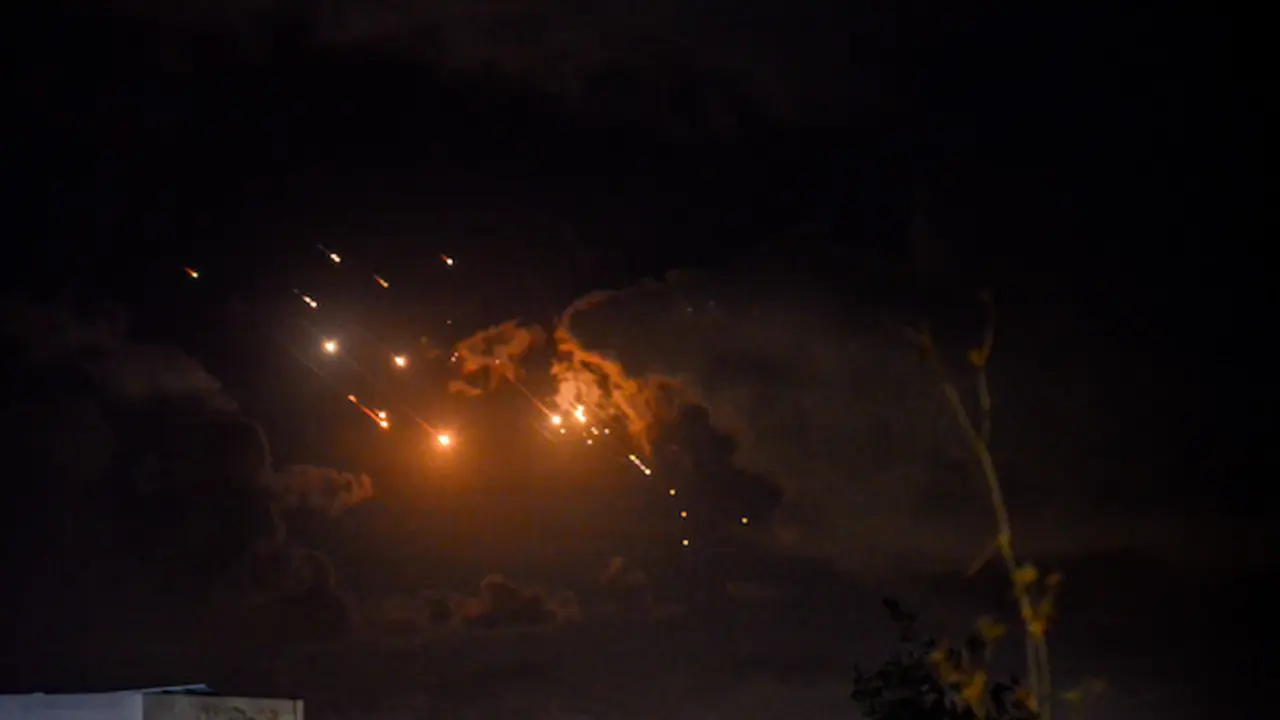 Ir&aacute;n est&aacute; lanzando misiles bal&iacute;sticos contra Israel y los ha interceptado en el cielo. / EP