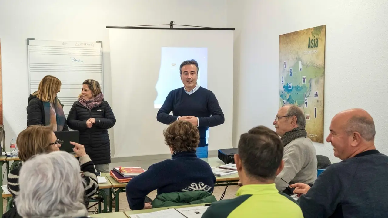Diego Movellán y Marian Rovira en Visita Curso UNATE. / Alerta