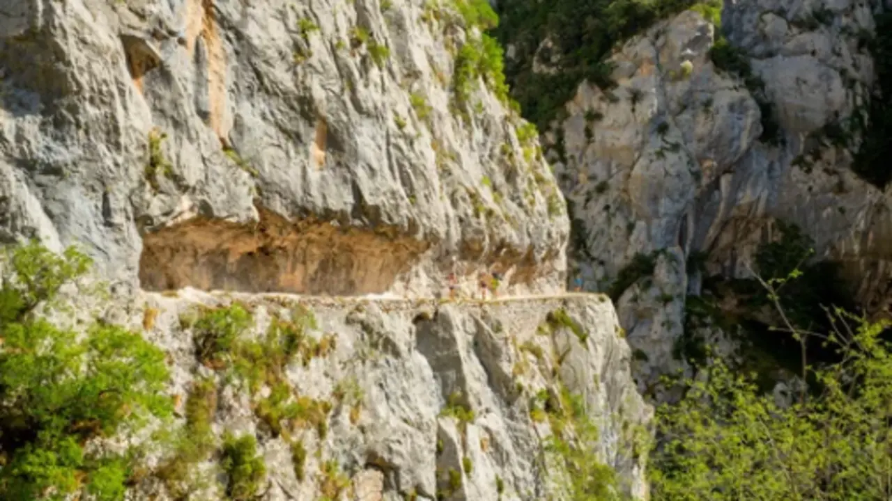 La ruta del cares es un gran atractivo para sus visitantes, pero hay que tener mucho cuidado. / A.S.
