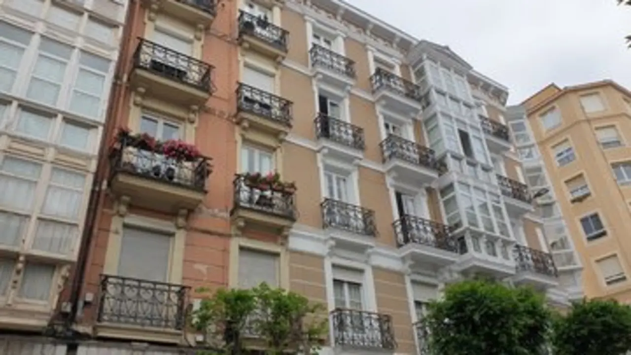 Un conjunto de pisos en Santander. / A.E.