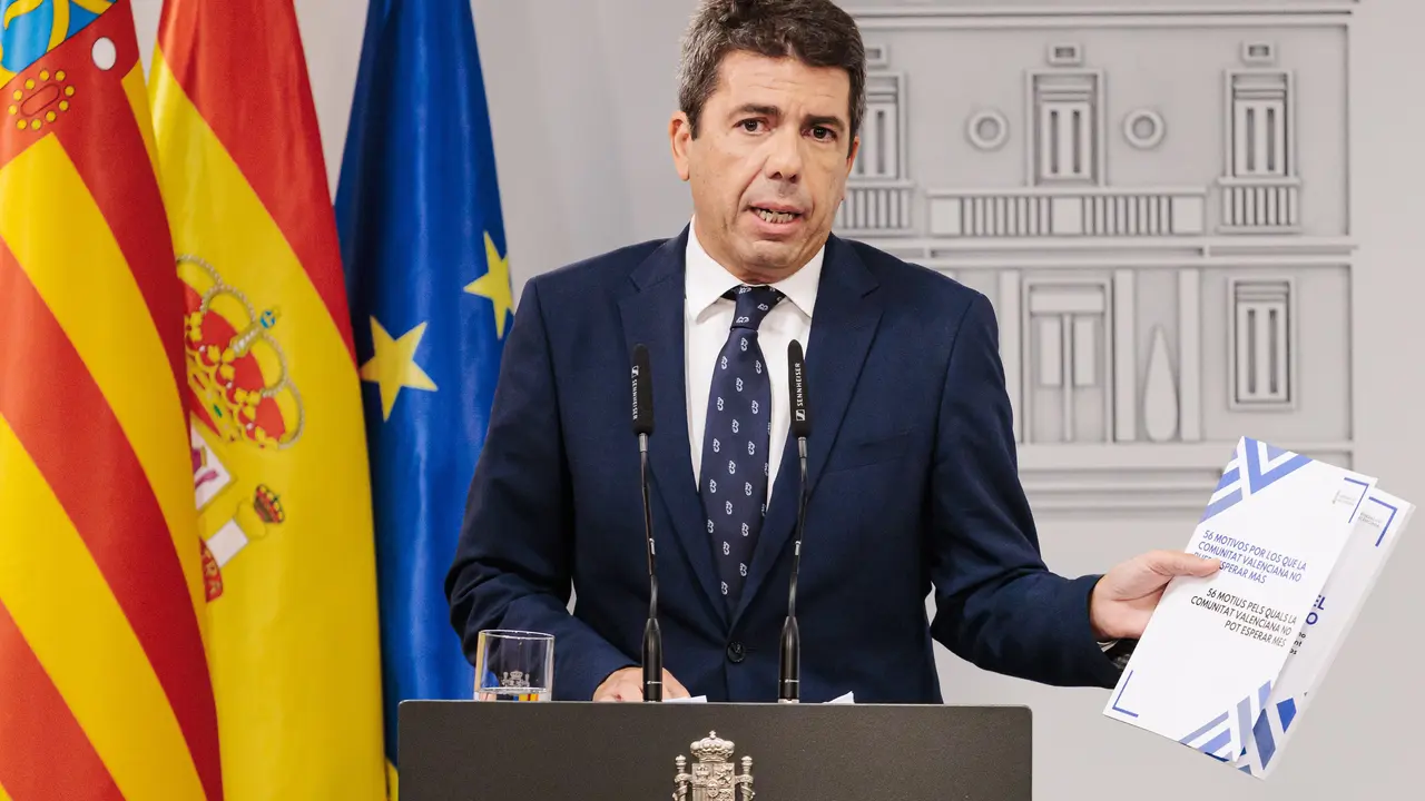 El presidente de la Comunitat Valenciana, Carlos Maz&oacute;n, ofrece una rueda de prensa tras su reuni&oacute;n con el presidente del Gobierno, Pedro S&aacute;nchez. / Carlos Luj&aacute;n