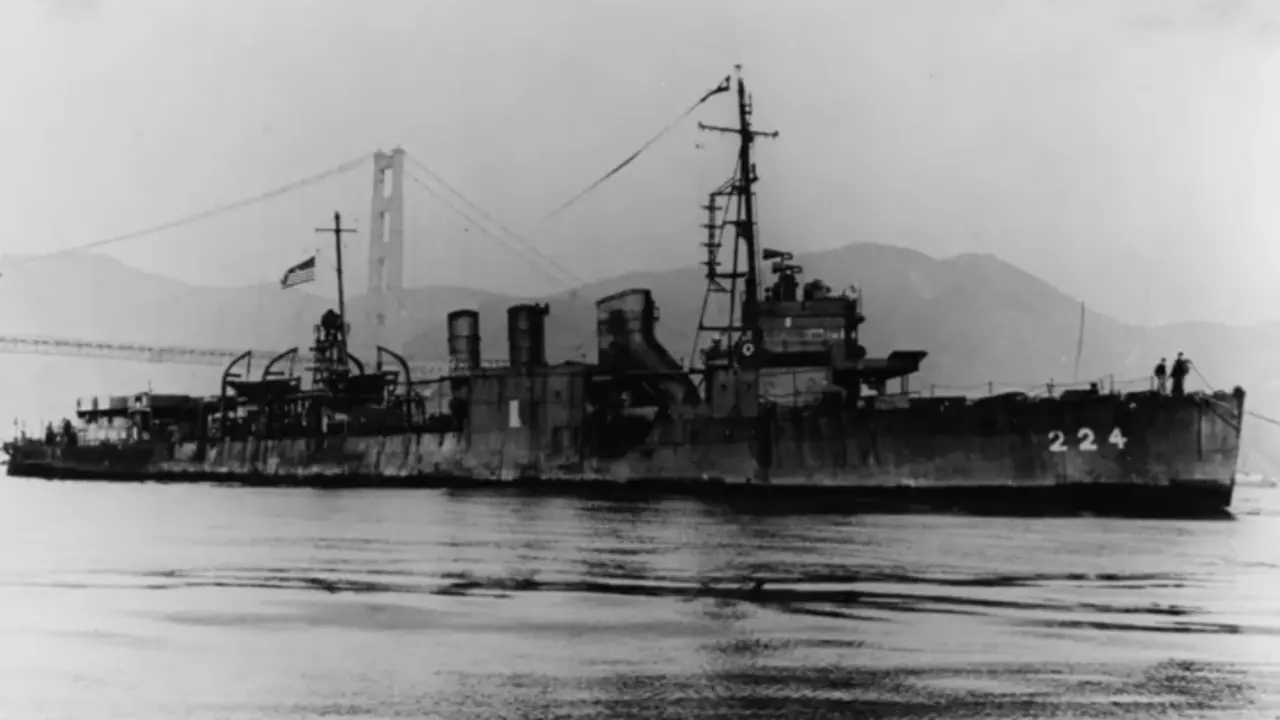 El USS Stewart es fotografiado llegando a la Bah&iacute;a de San Francisco en marzo de 1946. / Donald M. McPherson/Naval History and Heritage Command.
