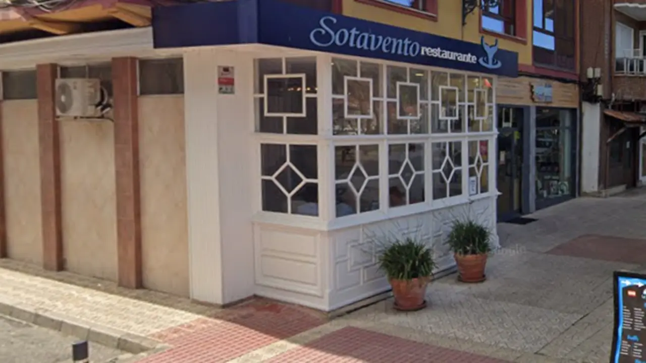 Fachada del restaurante Sotavento en San Vicente de la Barquera. / A.E