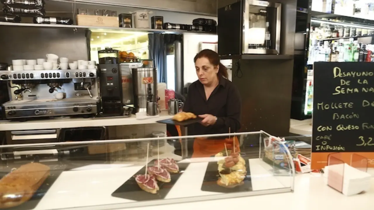 Un trabajador de hosteleria. / EP