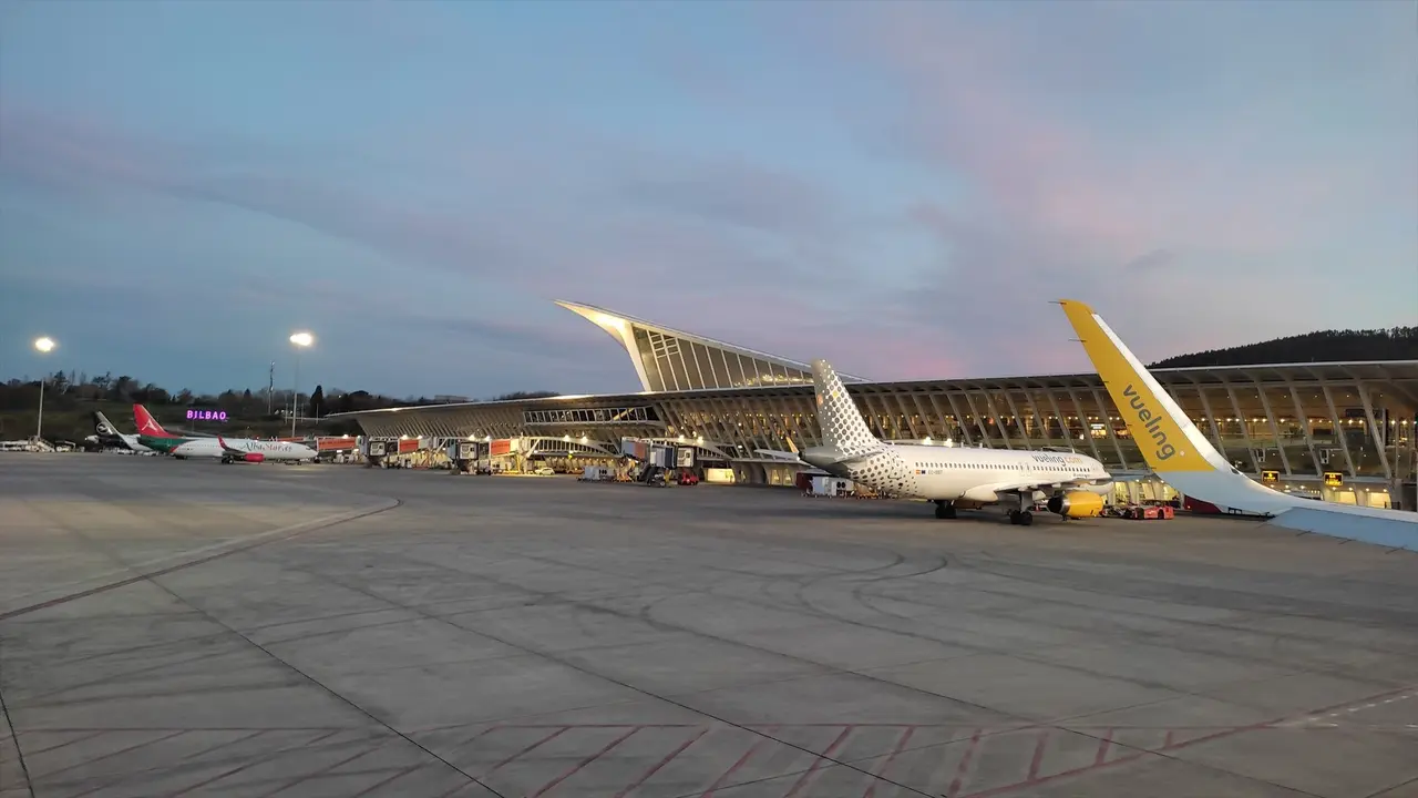 Imagen del aeropuerto de Bilbao. / E.P.