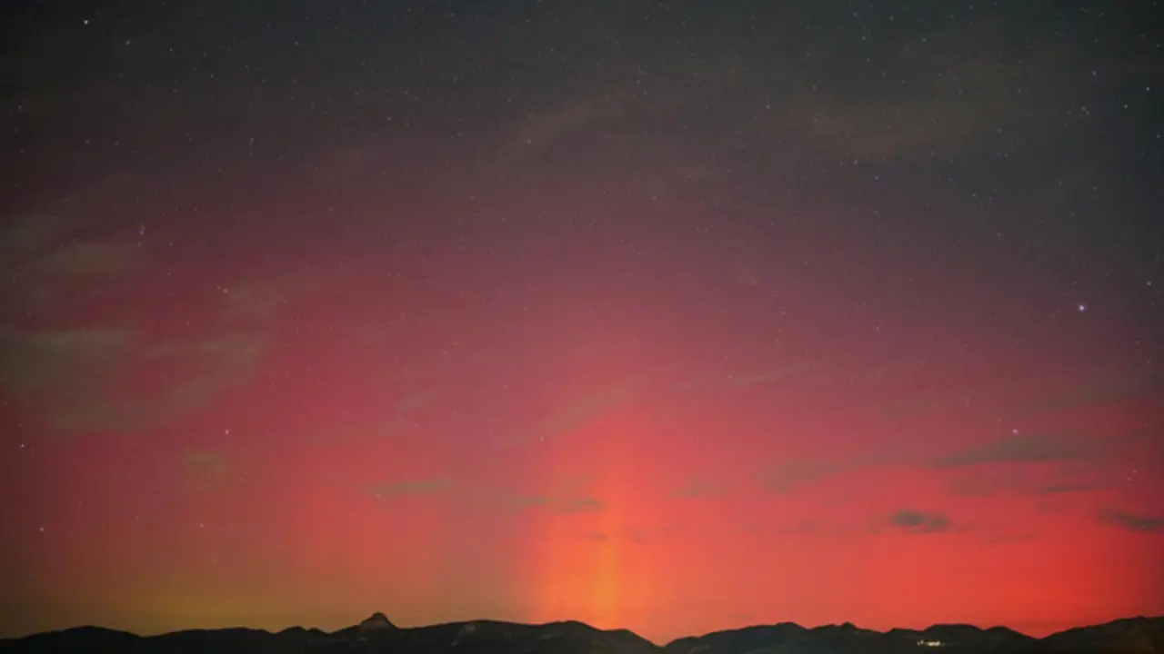 El cielo durante el espect&aacute;culo de la aurora boreal. / Red x